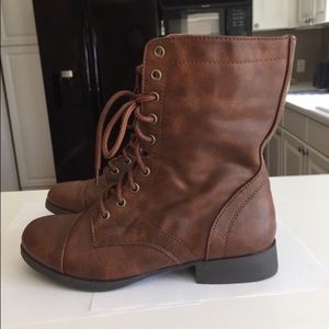 NBW. Women’s brown combat boots
